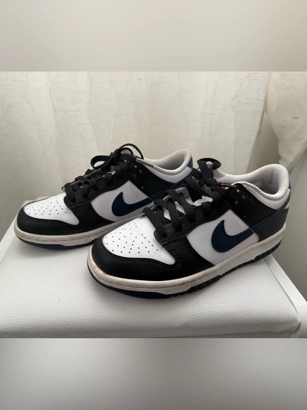 Nike Kids Low-Top Sneakers in Black, White & Navy